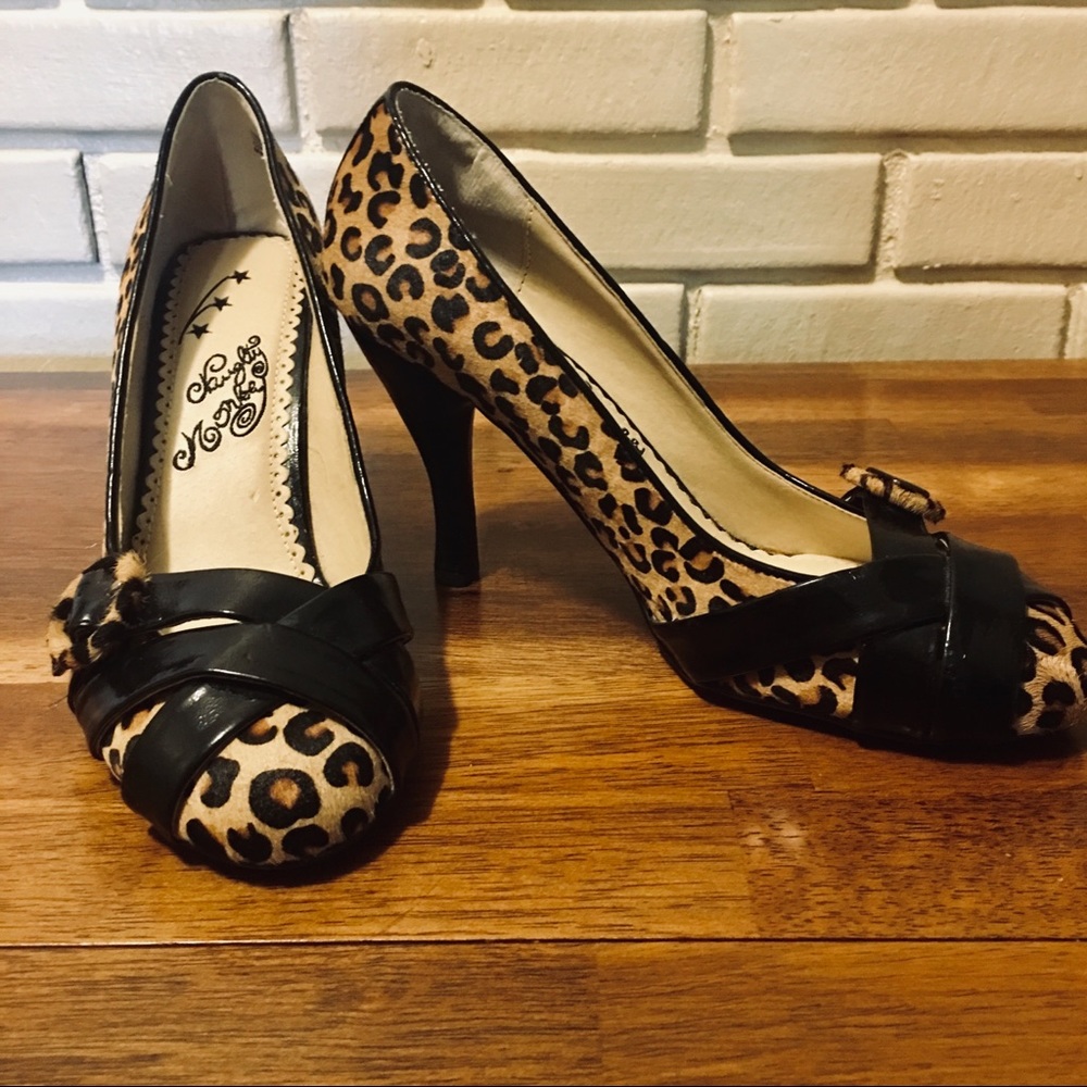 Naughty Monkey Leather Leopard Print Pump Size 9